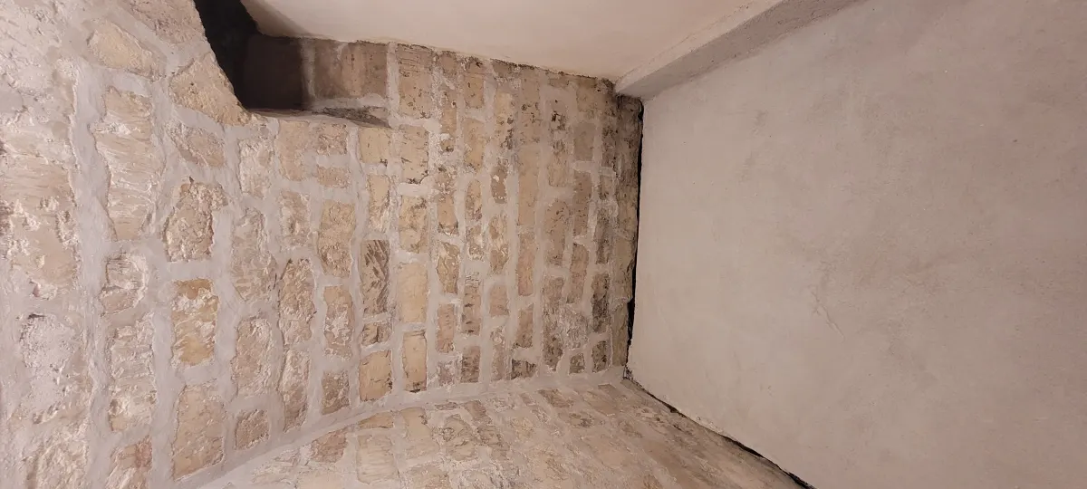 Belle cave rénovée Paris 18ème à Paris 18e