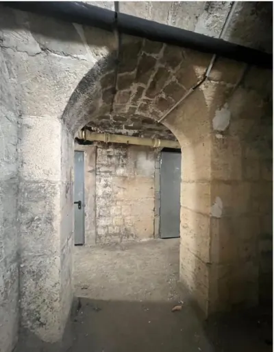 Photo 3 de Cave Saine de 14m carré, Grande Hauteur sous plafond, Rue Amelot 75011