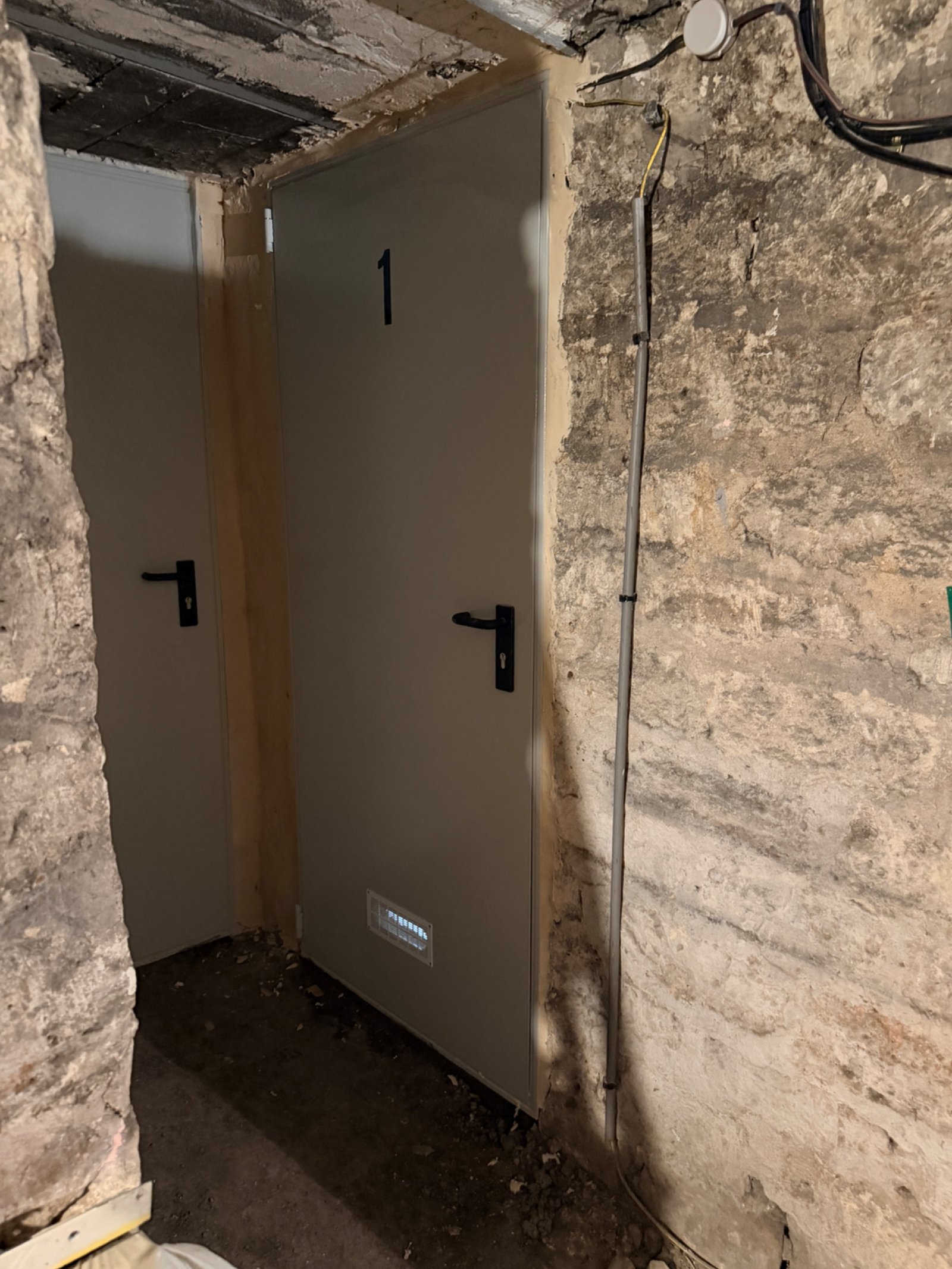 Cave à louer - bat A porte 1 - paris 18 / montmartre - au pied du sacré-cœur - saine et sécurisée à Paris 18e