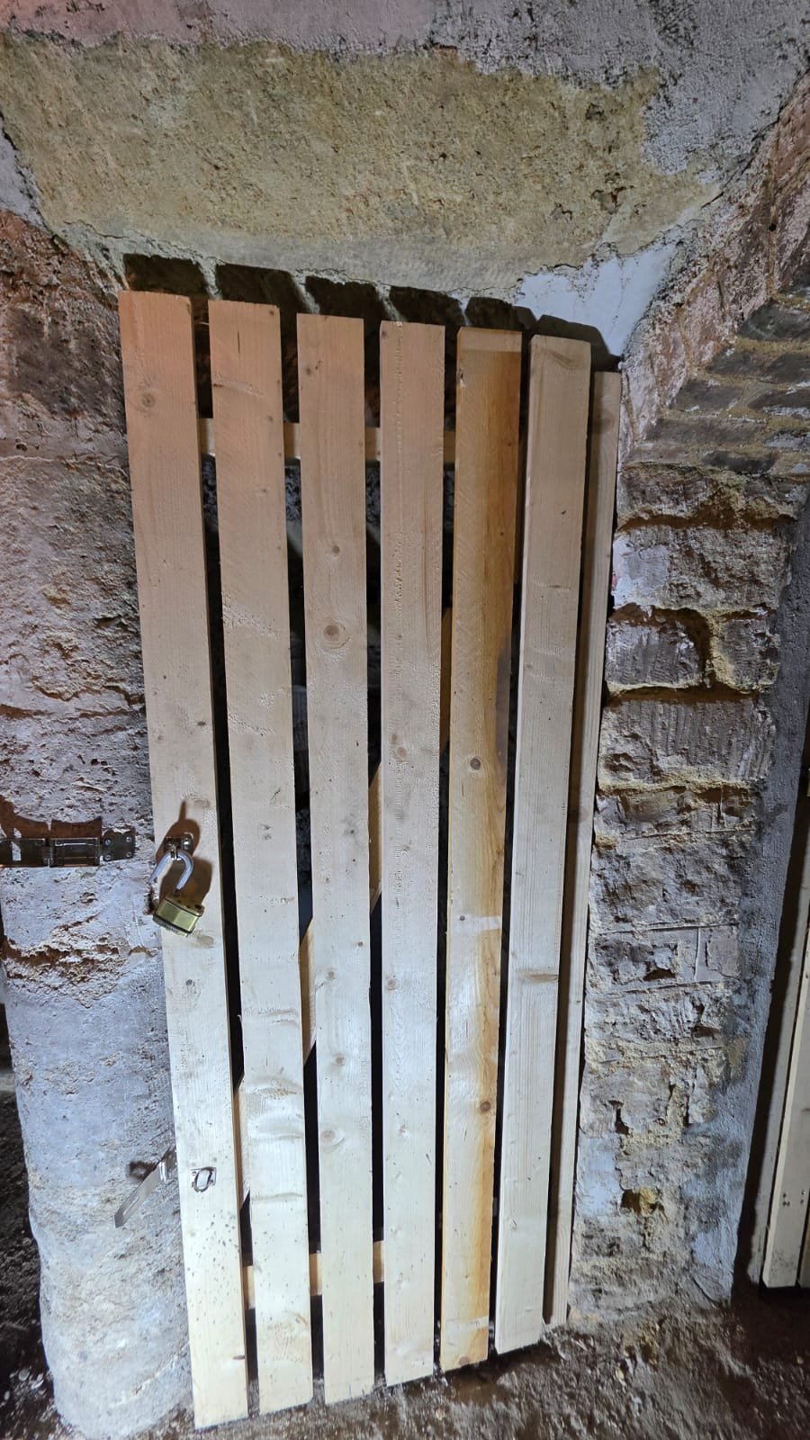 Photo 2 de Cave à louer Paris 13e – Place d’Italie – Sol béton neuf – Idéale stockage